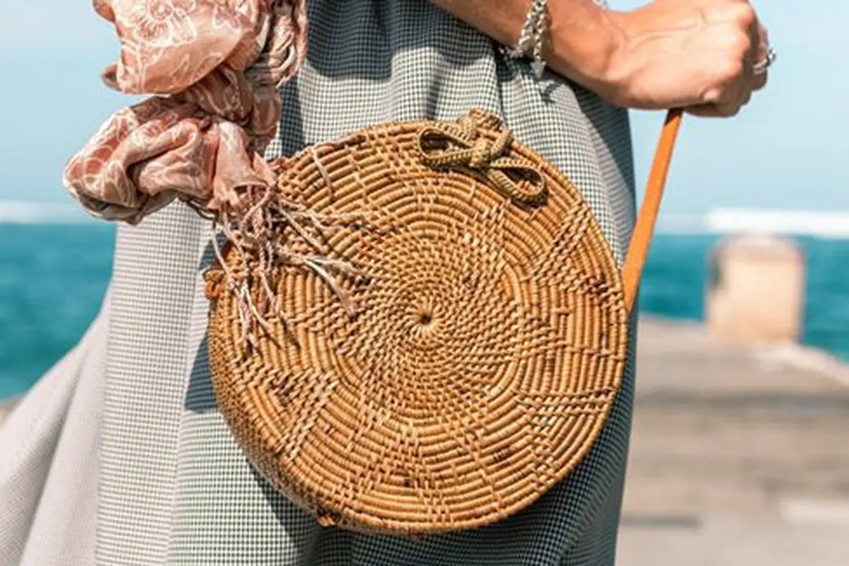Bahaya sering bawa tas berat/copyright Pexels.com/Artem Bali