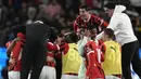 Pemain AC Milan merayakan gol kemenangan timnya yang dicetak oleh Tammy Abraham pada laga final Piala Super Italia 2024/2025 melawan Inter Milan yang berlangsung di Al-Awwal Park, Riyadh, Arab Saudi, Senin (06/01/2025) waktu setempat. (AP Photo/Altaf Qadri)
