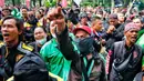 Ratusan pengemudi ojek online melakukan aksi di depan Balai Kota Jakarta, Rabu (8/2/2023). Dalam aksinya, mereka menolak penerapan jalan berbayar atau electronic road pricing (ERP) diterapkan di Jakarta. (Liputan6.com/Angga Yuniar)