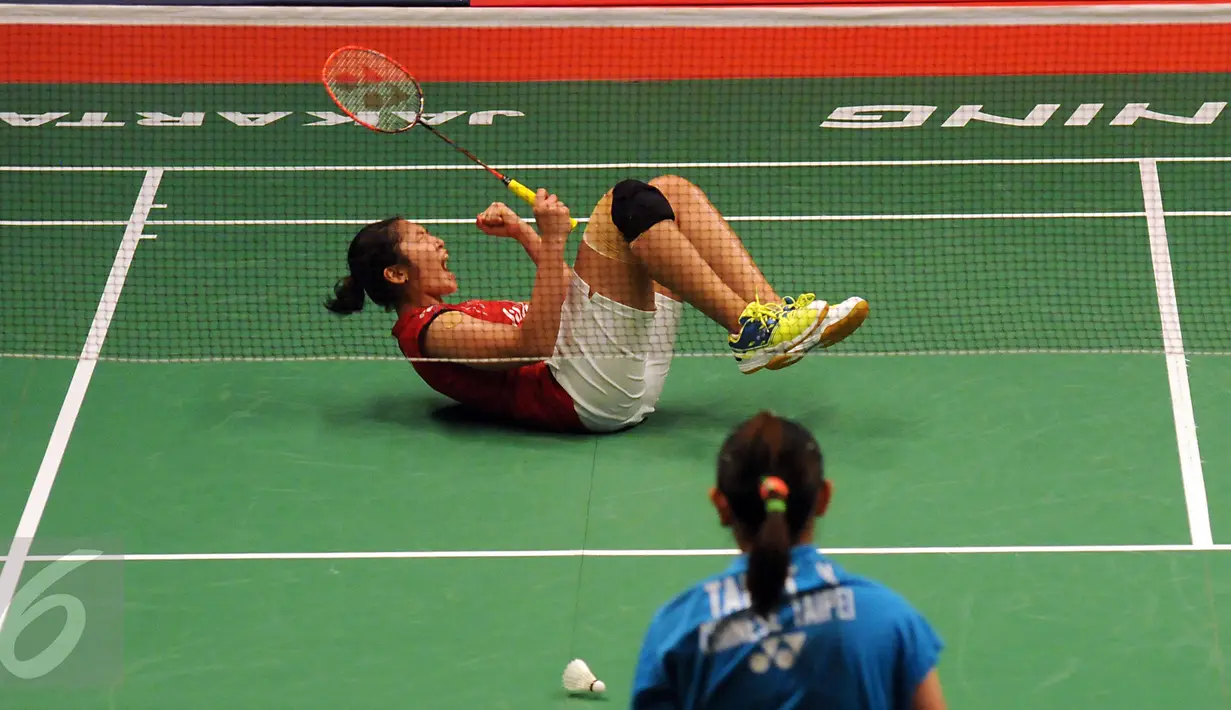 Pebulutangkis tunggal Putri Indonesia, Lindaweni Fanetri berteriak usai mengandaskan Tai Tzu Ying (China Taipei) di Total BWF World Championships 2015 di Jakarta, Jumat (14/8/2015). Lindaweni unggul 14-21 22-20 21-12. (Liputan6.com/Helmi Fithriansyah)