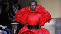 Fashion show Alexander McQueen (FRANCOIS GUILLOT / AFP)