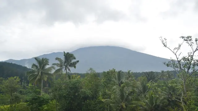Pemandangan Gunung Slamet di pagi hari. (Foto: Liputan6.com/Muhamad Ridlo)