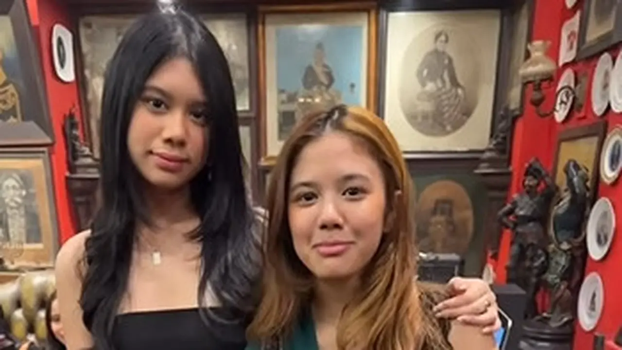 Tampilan Stylish Almira Tunggadewi Yudhoyono Bertemu Kembarannya, Safeea Ahmad, Pakai Jam Tangan Mewah Bvlgari Rp149jutaan