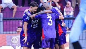 Pemain Persik Kediri merayakan gol Imanol Garcia ke gawang PSM Makassar pada menit ke-73 pada laga pekan ke-10 BRI Super League musim ini di&nbsp;Stadion Brawijaya, Kediri, Sabtu (25/10/2025). Sayangnya, Persik harus puas bermain imbang 1-1. (dok. Persik Kediri)
&nbsp;