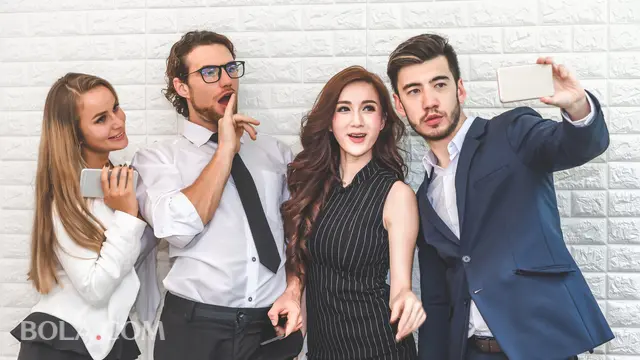 Ilustrasi teman - sahabat - rekan kerja - selfie