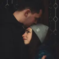 Ilustrasi pasangan penuh cinta/copyright unsplash.com/Andriyko Podilnyk