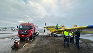 Pertamina Patra Niaga terus mempercepat pemulihan pasokan Bahan Bakar Minyak (BBM) ke wilayah terdampak bencana di Kabupaten Bener Meriah, Aceh antara lain melalui pesawat Air Tractor. Dok PPN