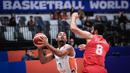 <p>Pebasket Pantai Gading, Maxence Dadiet (kiri) berusaha mengumpan bola dibayangi pebasket Iran, Behnam Yakhchali pada laga kedua Grup G Piala Dunia FIBA 2023 di Indonesia Arena, Senayan, Jakarta, Senin (28/08/2023). (Bola.com/Bagaskara Lazuardi)</p>