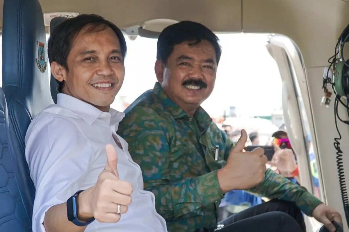 Menteri dan Wakil Menteri Agraria dan Tata Ruang/Badan Pertanahan Nasional (ATR/BPN) Hadi Tjahjanto bersama wakilnya, Raja Juli Antoni