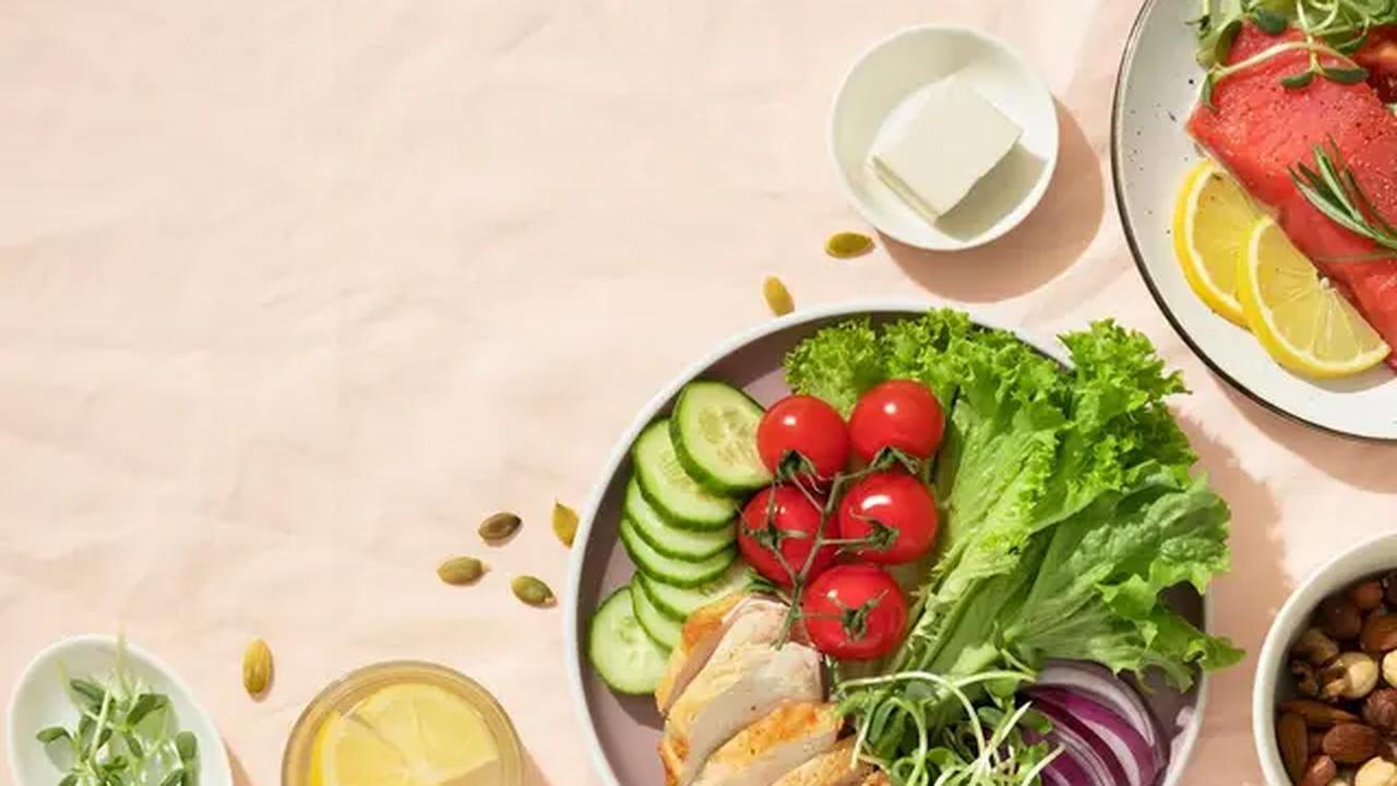 Bingung dengan lemak yang menumpuk tapi selalu sibuk dengan pekerjaan? Metode diet 90-30-50 ini bisa kamu coba untuk mendapatkan tubuh ideal yang kamu mau!