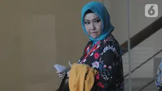 Istri Wali Kota Medan nonaktif Dzulmi Eldin, Rita Maharani Dzulmi Eldin memenuhi panggilan tim penyidik KPK di Jakarta, Senin (11/11/2019). Rita Maharani diperiksa dalam perkara dugaan suap proyek dan jabatan di Pemerintah Kota Medan tahun 2019. (merdeka.com/Dwi Narwoko)