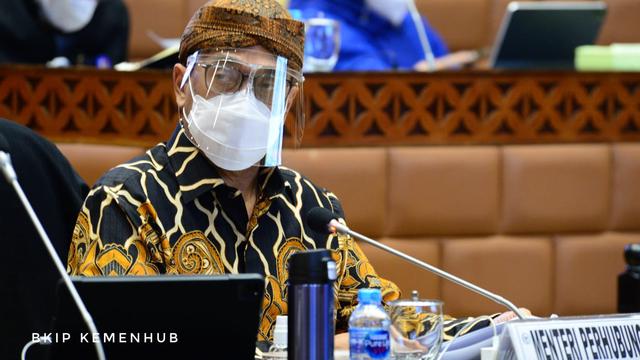 Menhub Budi Karya Sumadi saat Rapat Kerja dengan Komisi V DPR RI, di Jakarta, Selasa (16/3).