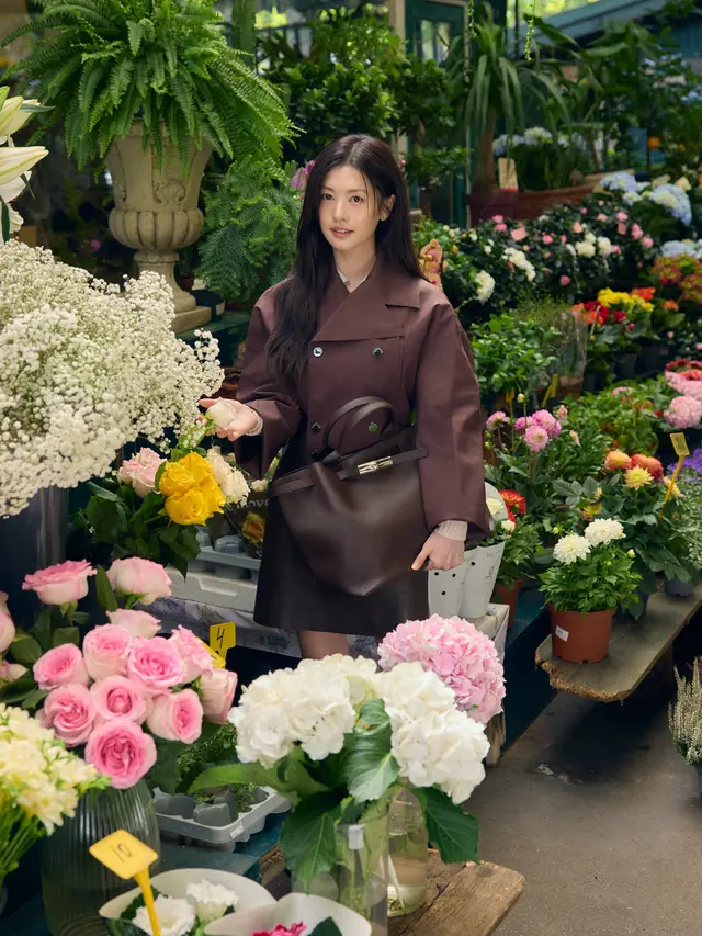 Jung So-min Jadi Ambassador Longchamp, Tampil Effortless dalam Balutan Parisian Look