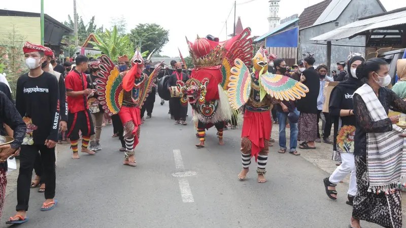 Ritual adat Barong Ider Bumi yang dilaksanakan setiap tahunya di Desa Kemiren Banuwangi. (Istimewa)