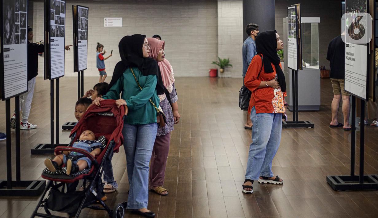 Anugerah Pewarta Foto Indonesia (APFI) merupakan ajang penghargaan bagi karya foto jurnalistik dalam berbagai kategori yang digelar sebagai agenda tahunan oleh Pewarta Foto Indonesia (PFI). (Liputan6.com/Faizal Fanani)