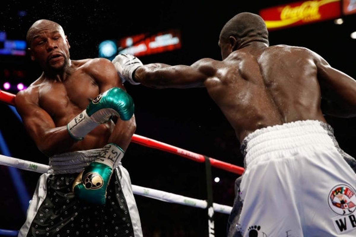 Ini pukulan-pukulan telak Mayweather di wajah Berto