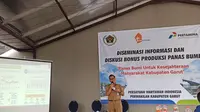 Kepala Badan Perencanaan Pembangunan Daerah (Bappeda) Kabupaten Garut, Agus Ismail, tengah memberikan penjelasan mengenai DBH panas bumi di Garut, Jawa Barat. (Liputan6.com/Jayadi Supriadin)