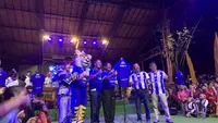 Persib Bandung memperkenalkan Mariano Peralta secara unik di Saung Angklung Udjo, Bandung, Minggu (19/7/2026) malam. (Bola.com/Erwin Snaz)