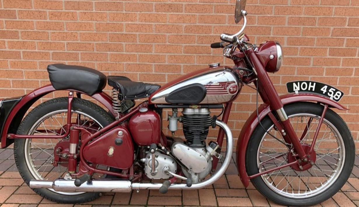 BSA C11 merupakan salah satu motor yang juga eksis di masa Perang Dunia II. C11 diproduksi sejak tahun 1939 hingga 1956 yang tersebar di seluruh dunia. Ada beberapa BSA C11 yang masuk di Indoneisa, namun dengan jumlah yang sangat sedikit atau bisa dibilang ghoib. Tampilannya terlihat cantik dan klasik serta dapat mengakomodir dua orang. Mesinnya berkonfigurasi satu silinder 250cc 4-tak OHV. (Source: handh.co.uk)