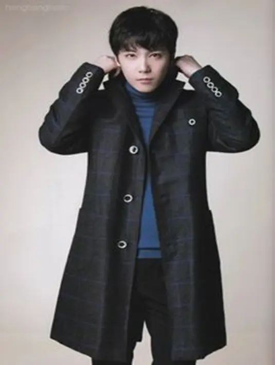 Lee Hong Ki salah satu punggawa boyband FT-Island memang sangat mencintai dunia fashion. Hingga dirinya mempunyai brand fashion tersendiri bernama Skull Hong. Dirinya juga mendesain semua produk fashionnya. (Soompi/Bintang.com)