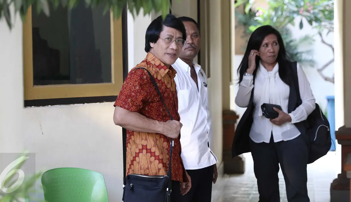 Kak Seto saat tiba di Pengadilan Negeri Denpasar, Senin (11/1/2016). Kak Seto hadir sebagai saksi ahli psikologi anak dalam kasus pembunuhan Angeline (Liputan6.com/Angga Yuniar)