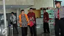 Panitera Pengganti PN Jakpus Santoso usai menjalani pemeriksaan KPK, Jakarta, Jumat (26/8). Santoso diperiksa KPK sebagai saksi kasus dugaan suap kepada Panitera PN Jakarta Pusat (Liputan6.com/Helmi Afandi) 