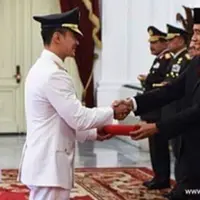 Zumi Zola saat dilantik Presiden Joko Widodo (Instagram/@zumizolazulkifliforjambi)