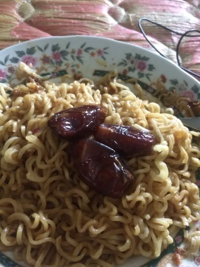 6 Kreasi Menu Sahur Ala Netizen Ini Bikin Geleng Kepala