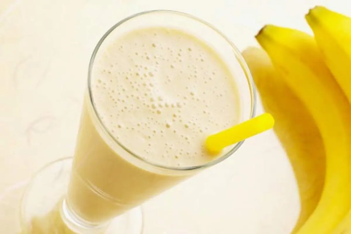 [Bintang] Berbahaya, Ini Alasan Kamu Nggak Boleh Campurkan Pisang dan Susu