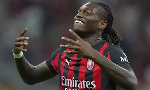 Selebrasi Rafael Leao dalam laga AC Milan vs Bari di Coppa Italia 2025/2026, Senin (18/8/2025). (La Presse via AP Photo/Spada)