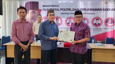 Sekjen PDIP, Hasto Kristiyanto (kanan), menghadiri acara bedah buku berjudul “Olahraga, Politik, dan Perlaeanan Soekarno” karya Dr.Abrar dan Dr.Syamsulrizal, di Sabang, Provinsi Aceh, Sabtu (24/9/2022) (istimewa)