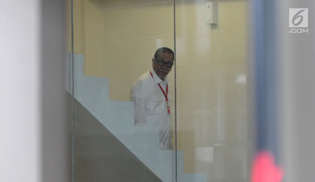 Mantan Wakil Gubernur Jawa Barat, Deddy Mizwar memenuhi panggilan penyidik KPK untuk menjalani pemeriksaan di Jakarta, Rabu (12/12). Deddy diperiksa dalam penyidikan kasus dugaan suap pengurusan izin proyek pembangunan Meikarta. (Merdeka.com/Dwi Narwoko)