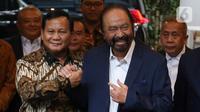 Begitu bertemu, Surya Paloh langsung dirangkul oleh Prabowo Subianto. (Liputan6.com/Herman Zakharia)