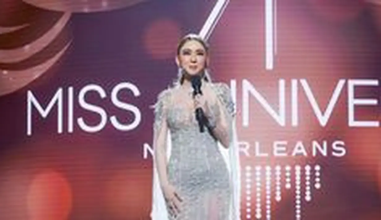 Anne Jakrajutatip membeli lisensi Organisasi Miss Universe seharga Rp310 miliar. 
[annejkn.official]