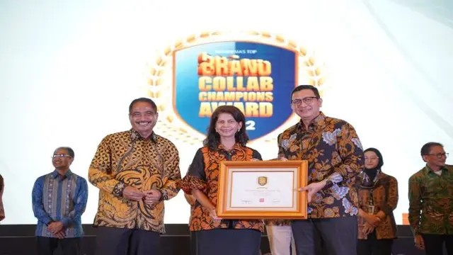 PT Telkom Indonesia Tbk (TLKM) terima penghargaan dari Indonesia dari Indonesia Brand Forum (IBF) Awarding 2022 dengan kategori The Best Brand Champion for Product/Service Collaboration untuk program kolaborasi IndiHome. (Foto: Telkom)