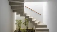 7 Desain Tangga Beton Rumah Sempit yang Kokoh, Hemat Ruang, dan Estetik