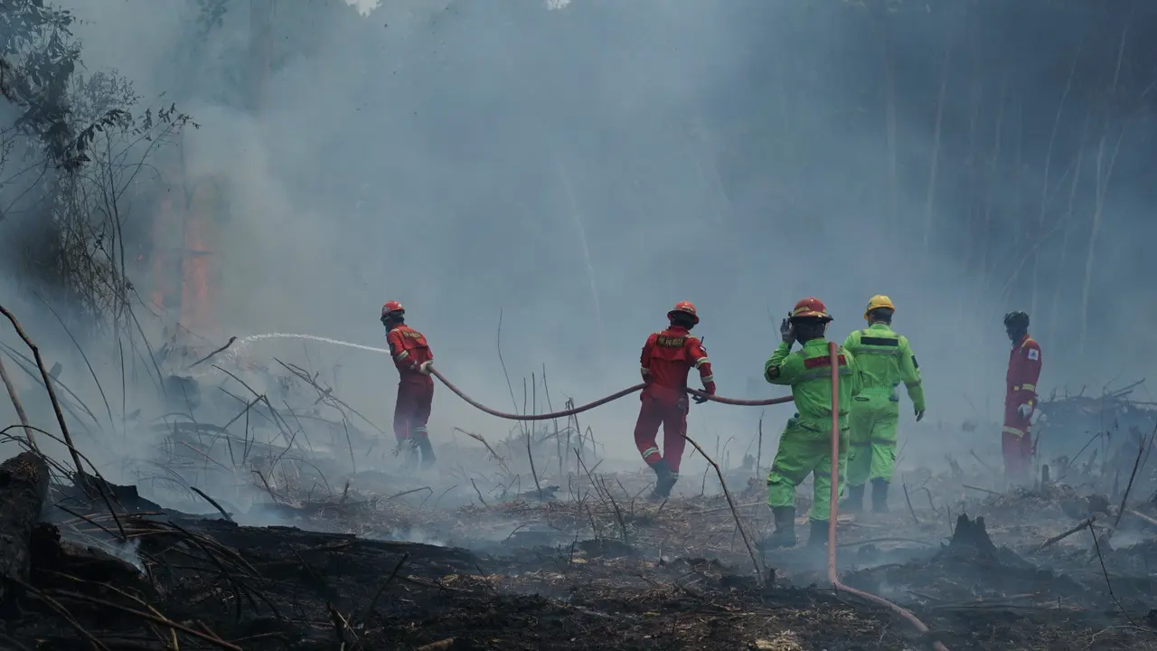 Berau Coal mengerahkan tim ERG untuk mendukung penanganan karhutla di Kabupaten Berau, Kalimantan Timur. (Istimewa)