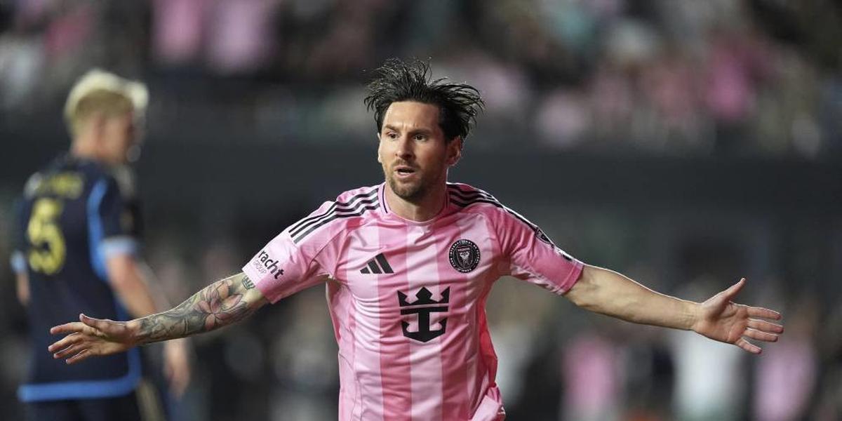 Hepi Banget! Momen Spesial Messi Bertemu Legenda Italia Roberto Baggio di Tengah Piala Dunia Antarklub 2025