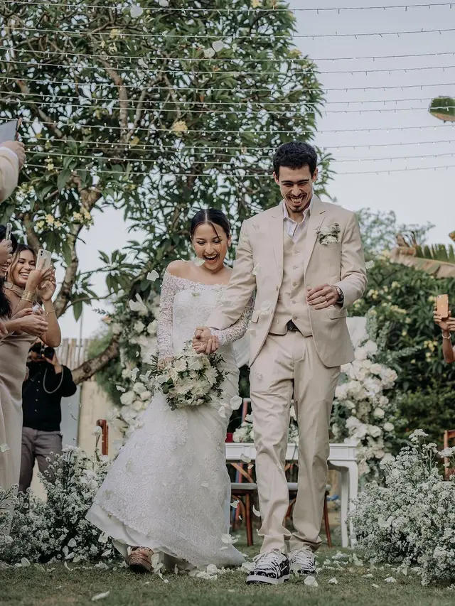 Gaun pengantin Jennifer Coppen