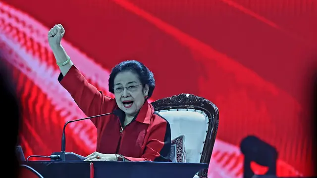 Ketua Umum Partai Demokrasi Indonesia Perjuangan (Ketum PDIP) Megawati Soekarnoputri menyampaikan pidato politik pada penutupan Rapat Kerja Nasional atau Rakernas V PDIP di Ancol, Jakarta Utara, Minggu (26/5/2024).