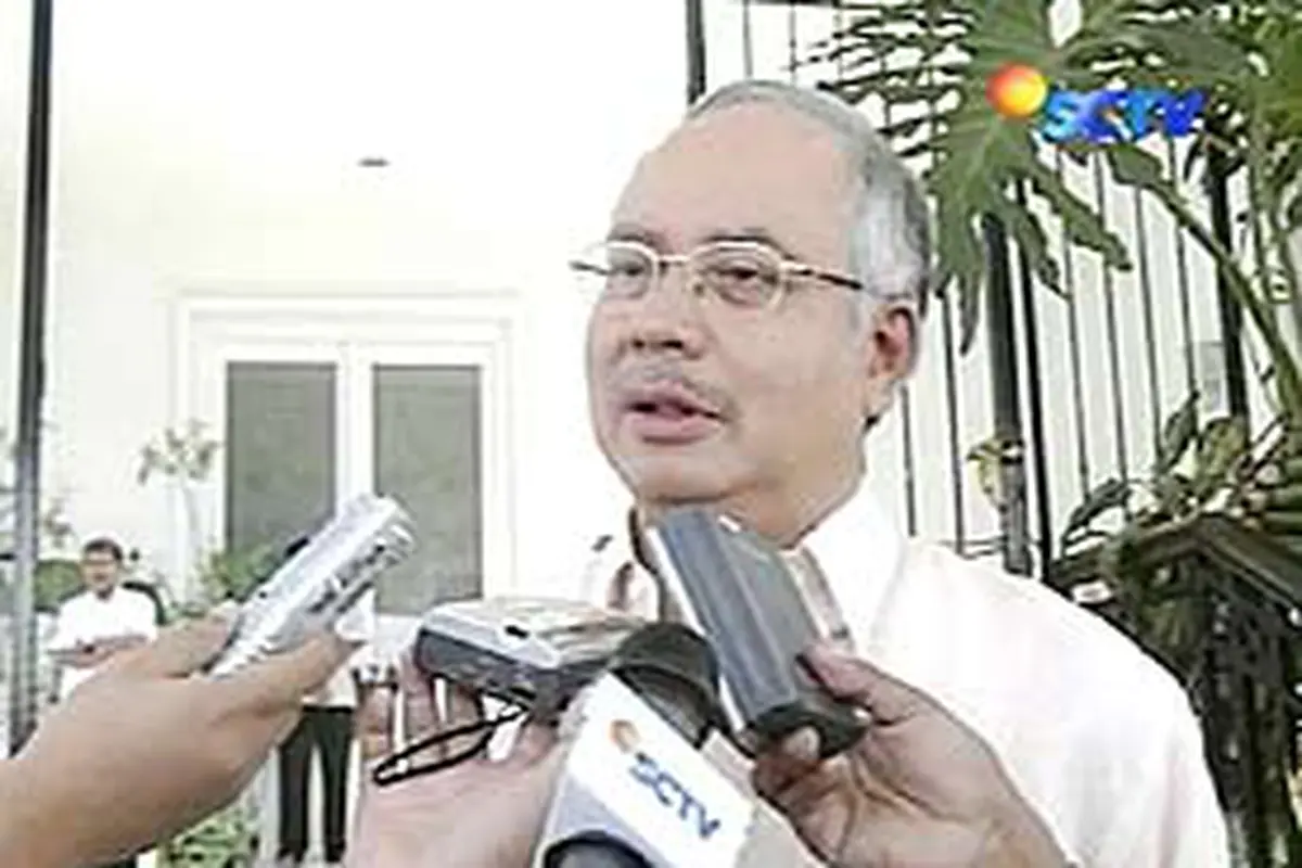 070305bLnDatuk_malay.jpg