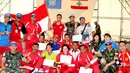 Citizen6, Lebanon: Foto bersama Atlet dan Oficial tim pebulutangkis Indobatt dengan Wakil Komandan Indobatt, setelah merayakan kemenangan keluar sebagai juara umum, bertempat di Rubb Hall, Markas UNIFIL, Lebanon, Senin (25/6). (Pengirim: Badarudin Bakri).