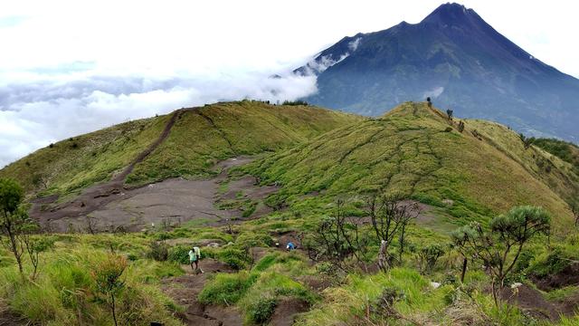 Libur Imlek Dimanfaatkan Warga Mendaki Merbabu