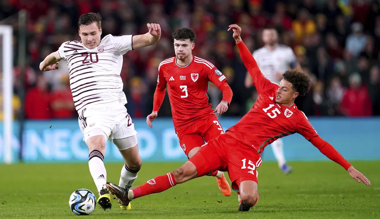<p>Wales menang tipis atas Latvia dengan skor 1-0. (David Davies/PA via AP)</p>
