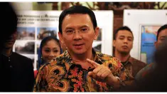 asuri Tjahaja Purnama harus mengakui kekalahannya dalam Pilkada Belitung Timur 9 Desember 2015. Kendati belum ada hasil resmi dari KPU, namun adik kandung dari Gubernur Jakarta Basuki Tjahaja Purnama itu berdasarkan hasil hitung cepat tertinggal jauh deng