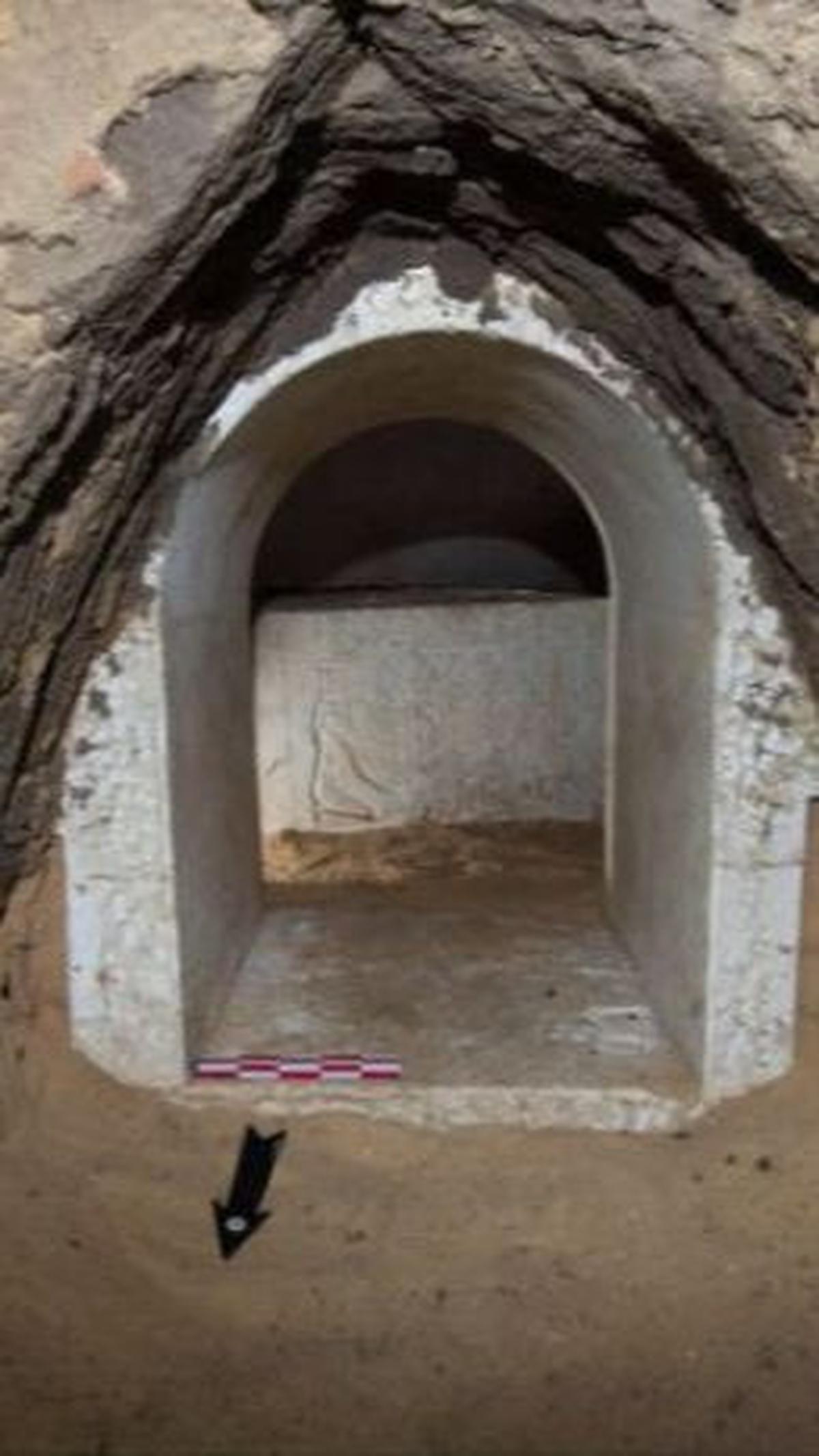Mantra Sihir Ular pada Makam