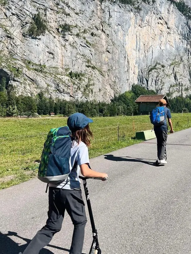 9 Potret Keluarga Nana Mirdad-Andrew White Liburan di Swiss, Kompak Bergaya Sporty Casual