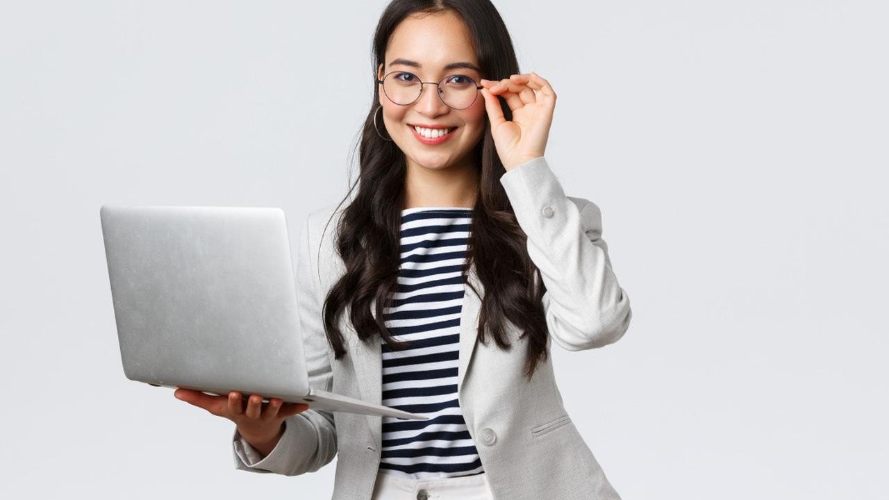 5 Inspirasi Model Jas Wanita Modern dan Elegan untuk April 2025, Bikin Tampilan Lebih Elegan