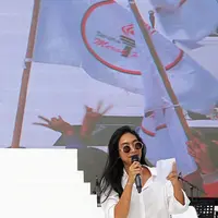 Puluhan artis papan atas hadir di Konser Gue 2 yang dihelat di Ex-Driving Range Senayan, Jakarta Pusat pada Sabtu, 4 Februari 2017 siang. Ribuan relawan Ahok dan Djarot puas dengan penampilan para musisi. (Bambang E. Ros/Bintang.com)