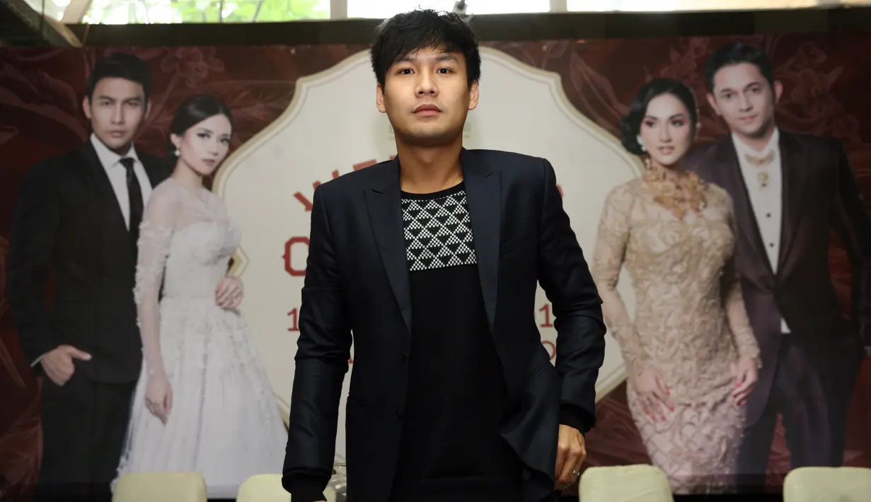 Pemeran Bintang dalam sinetron Bulan Di Atas Mentari itu juga mengaku akan merayakan natal yang berbeda tahun ini. Lantas seperti apa rencana natal bersama istrinya? (Nurwahyunan/Bintang.com)